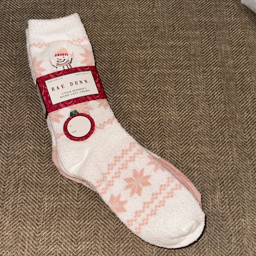 NWT Rae Dunn Festive Pink and White Snowflake Socks MICRO COZY Snowman Holiday